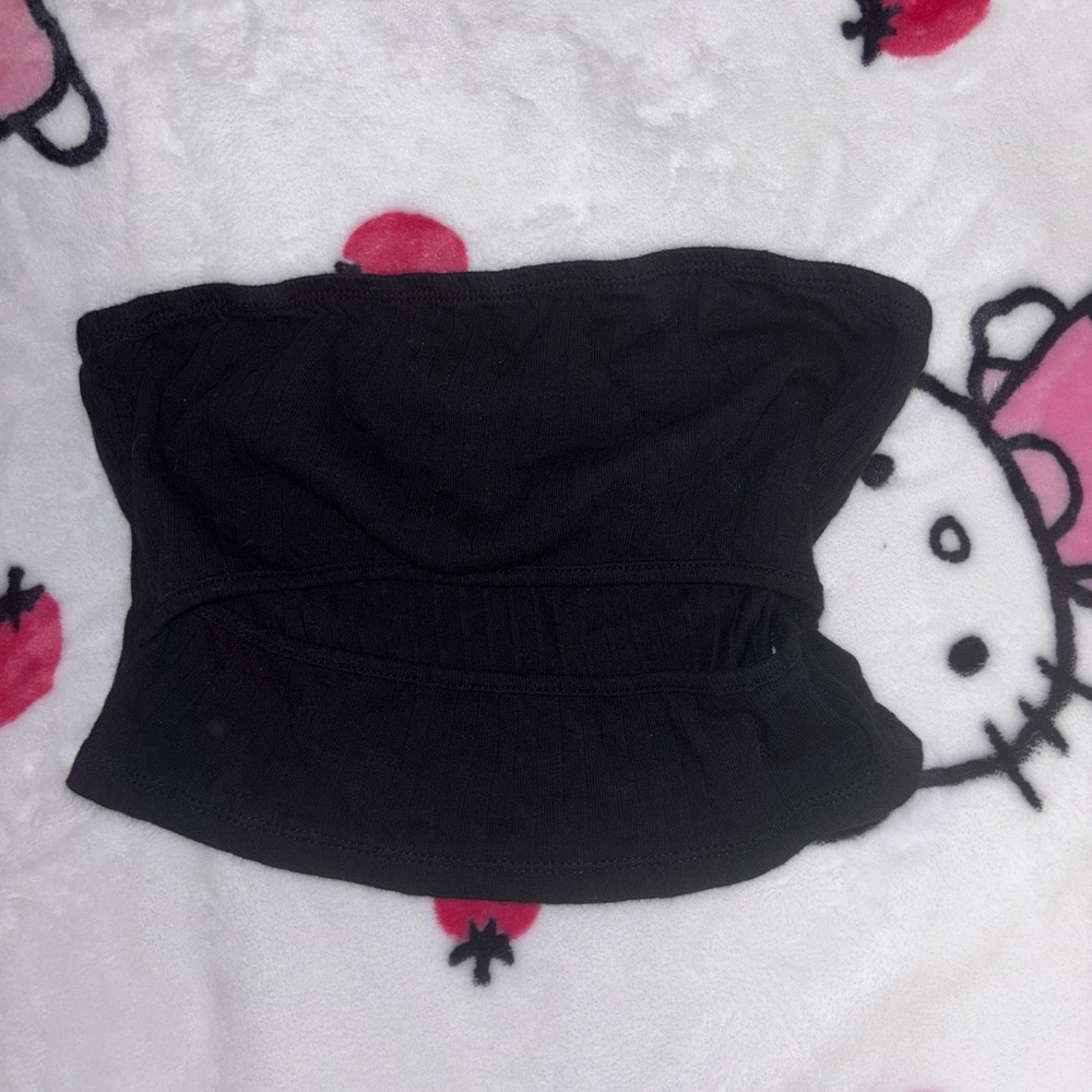SHEIN Black Crop Top With Slit In Middle